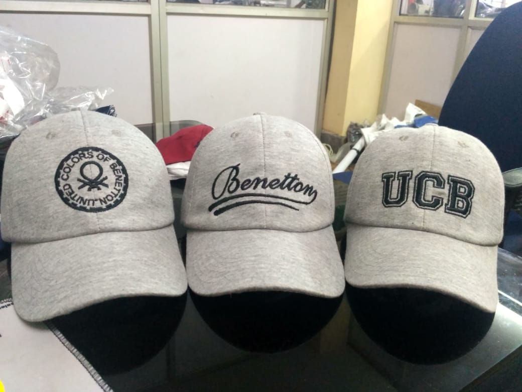 Premium Maroon Baseball Cap with Contrast Stitching – Stylish & Comfortable Everyday Wear (Copy)